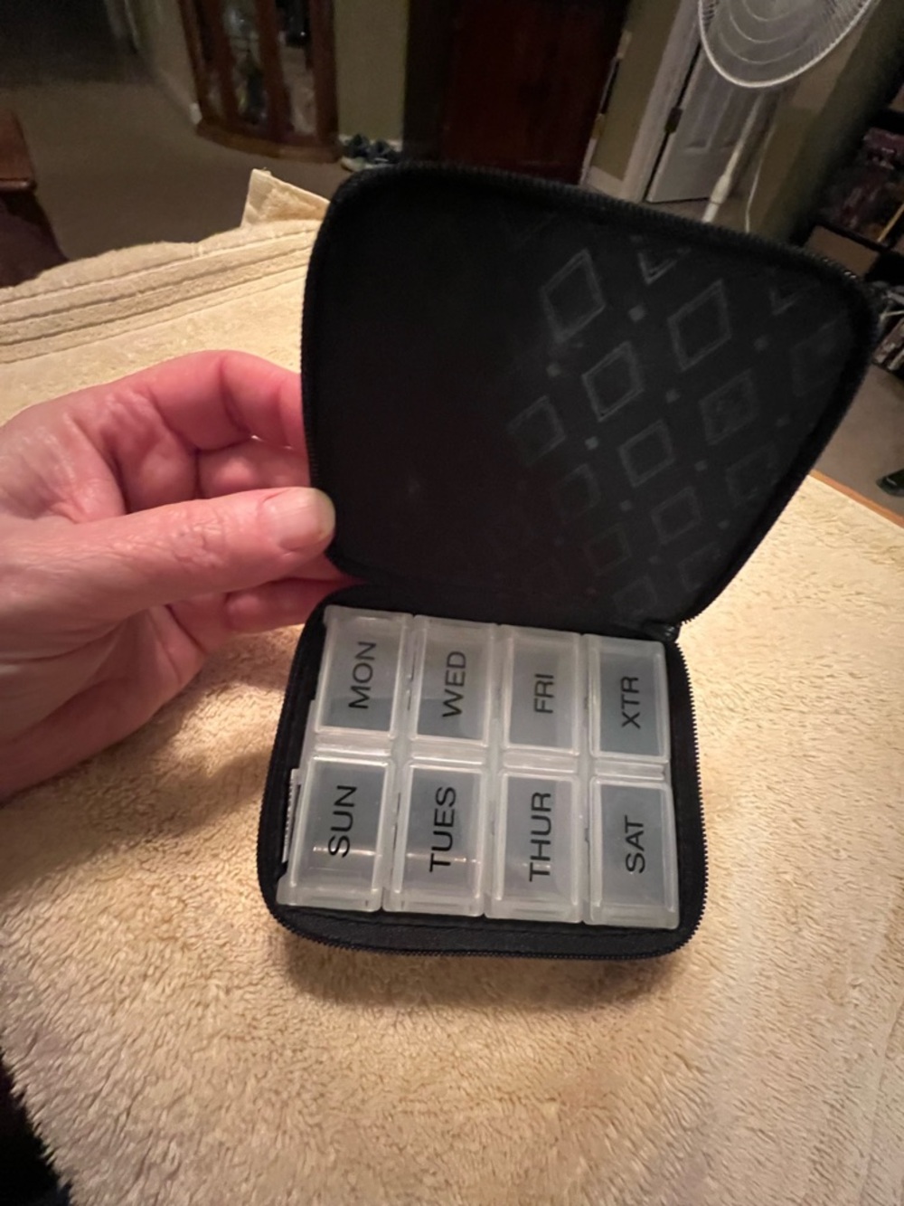 Vera Bradley Black and White Floral Quilted Organizer Pill Case - Picture 2 of 2